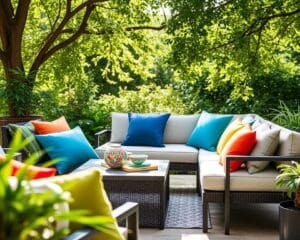 Outdoor-Kissen von Fermob: Komfort für Gartenmöbel